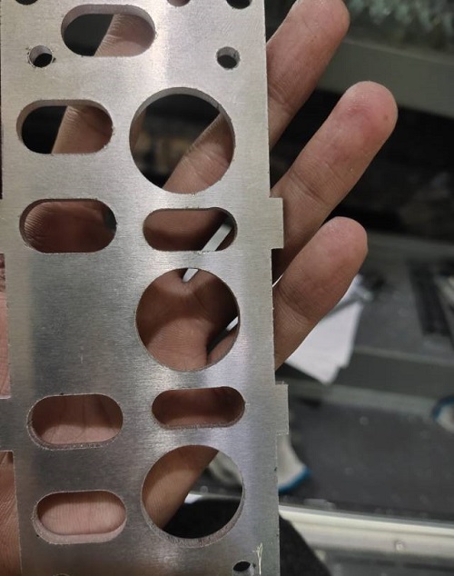 3000w激光切割机用空气切割4mm厚铝板工艺参数